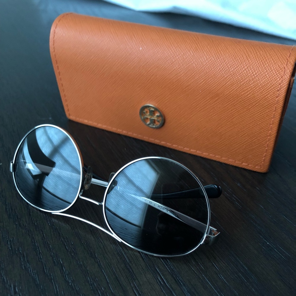 Tory Burch Pilot/Aviator Sunglasses